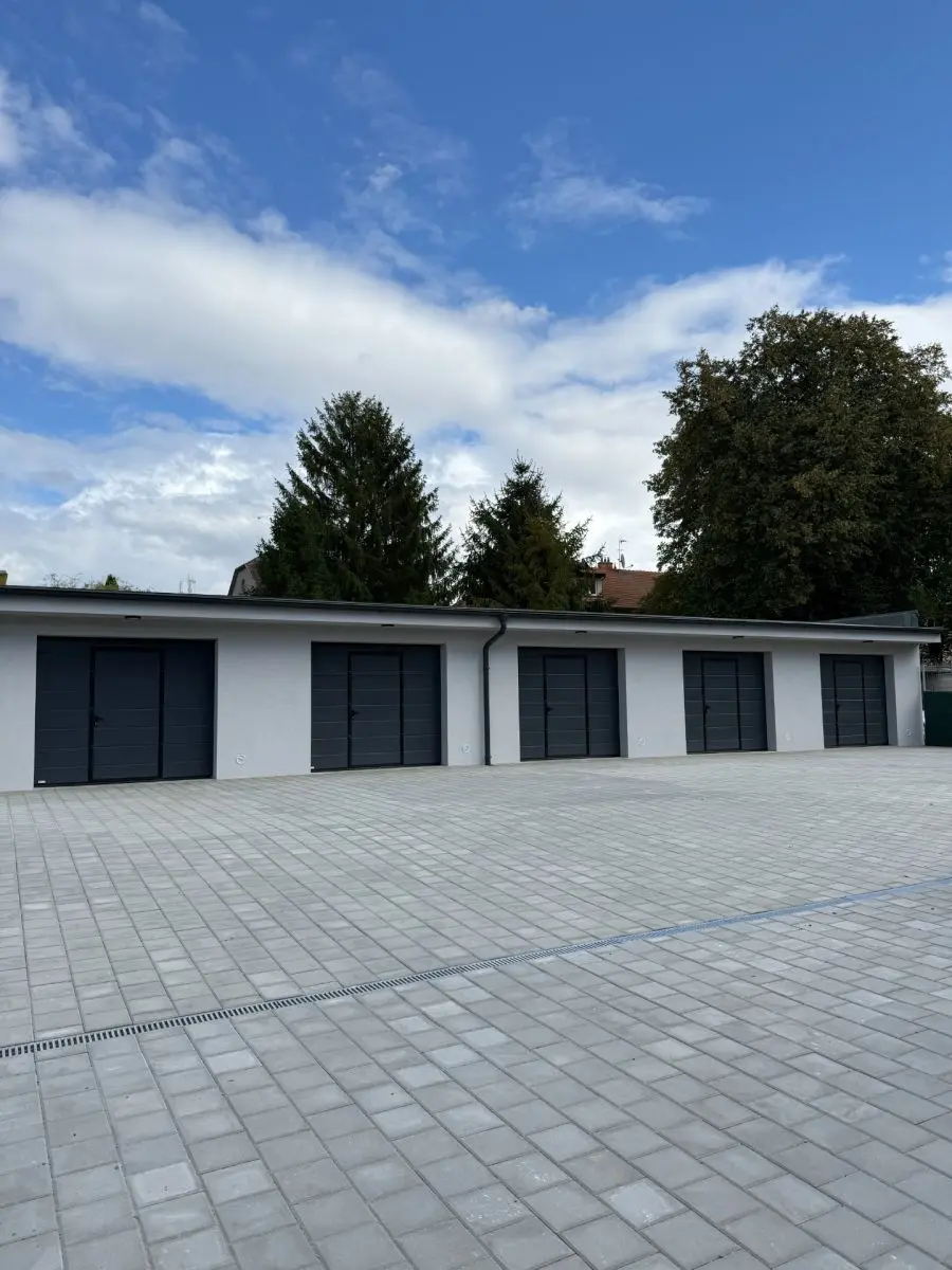 Prodej garáže 30 m², Záhlinická · Hulín