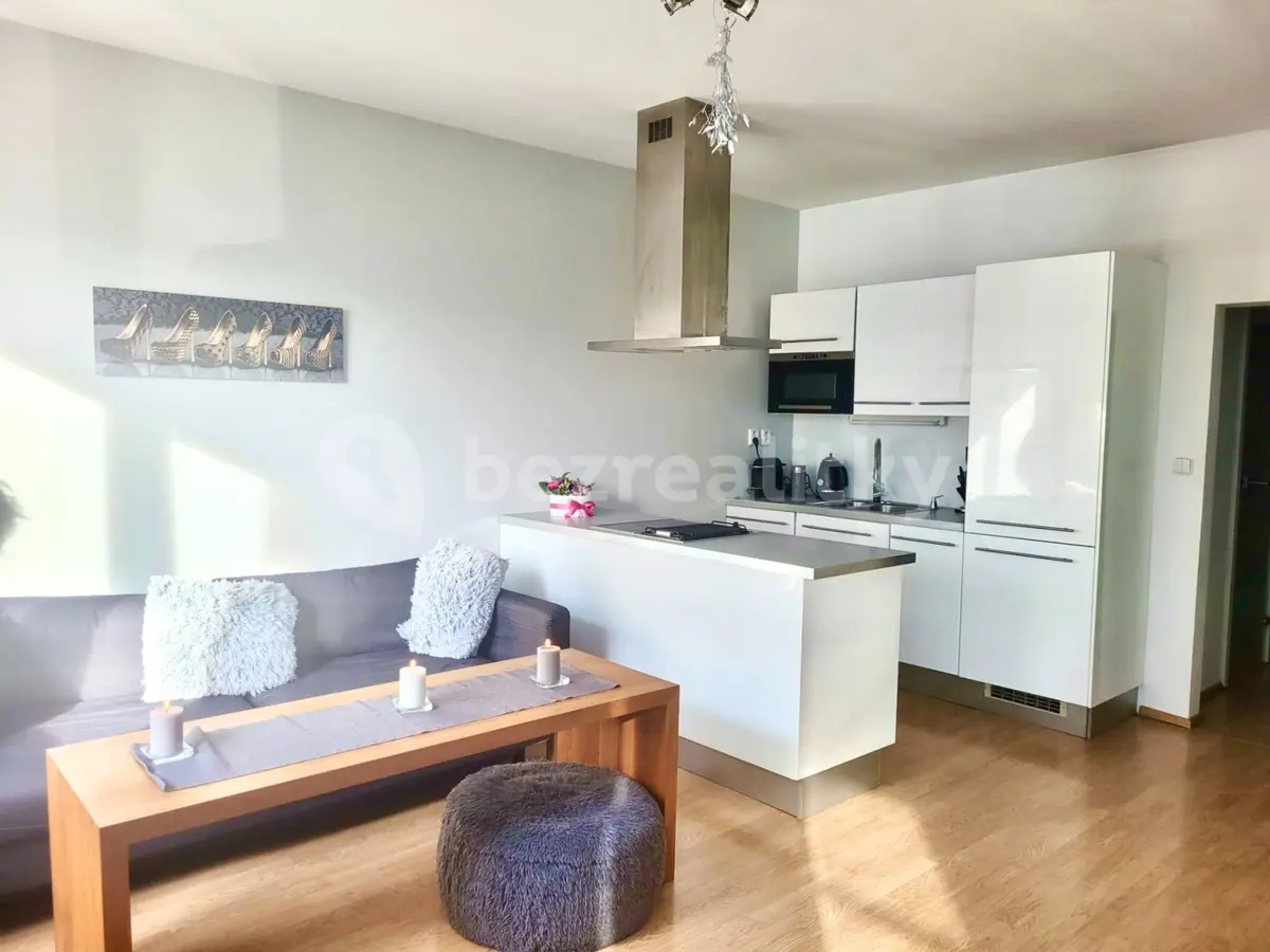 Pronájem bytu 2+kk 41 m², Mattioliho · Záběhlice