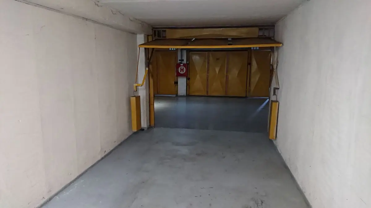 Pronájem garáže 19 m², Navigátorů · Liboc