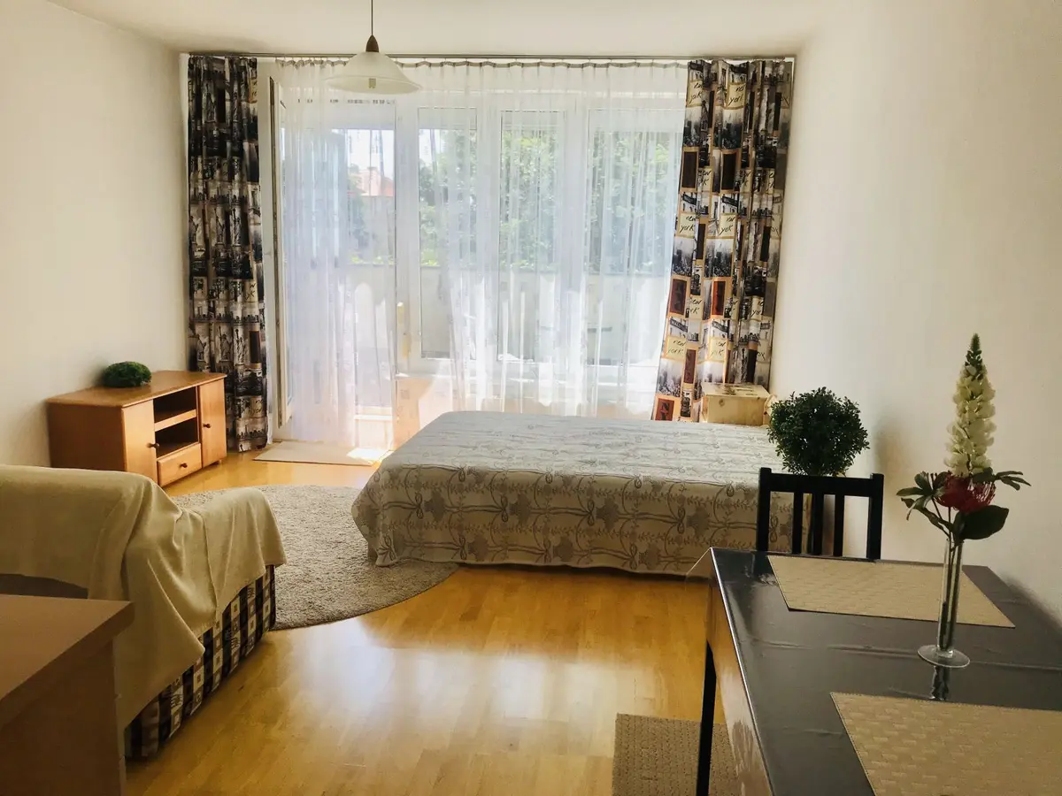 Pronájem bytu 1+kk 40 m², Počernická · Strašnice