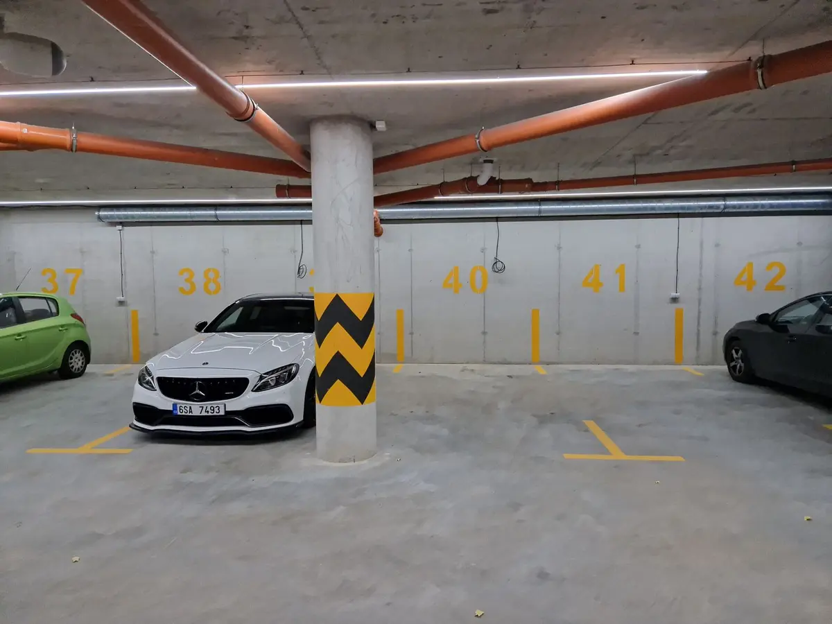 Pronájem garáže 12 m², K Barrandovu · Hlubočepy