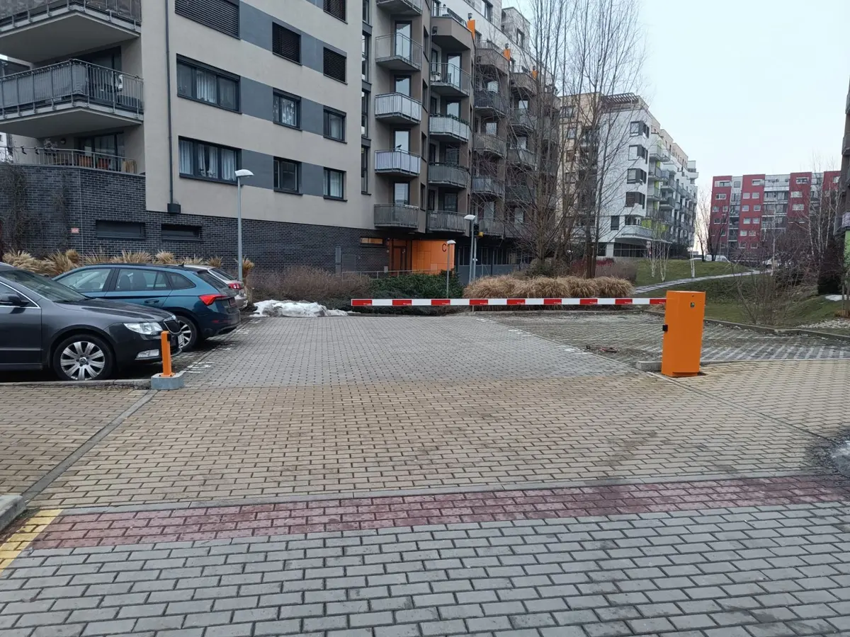Pronájem garáže 18 m², Makedonská · Střížkov
