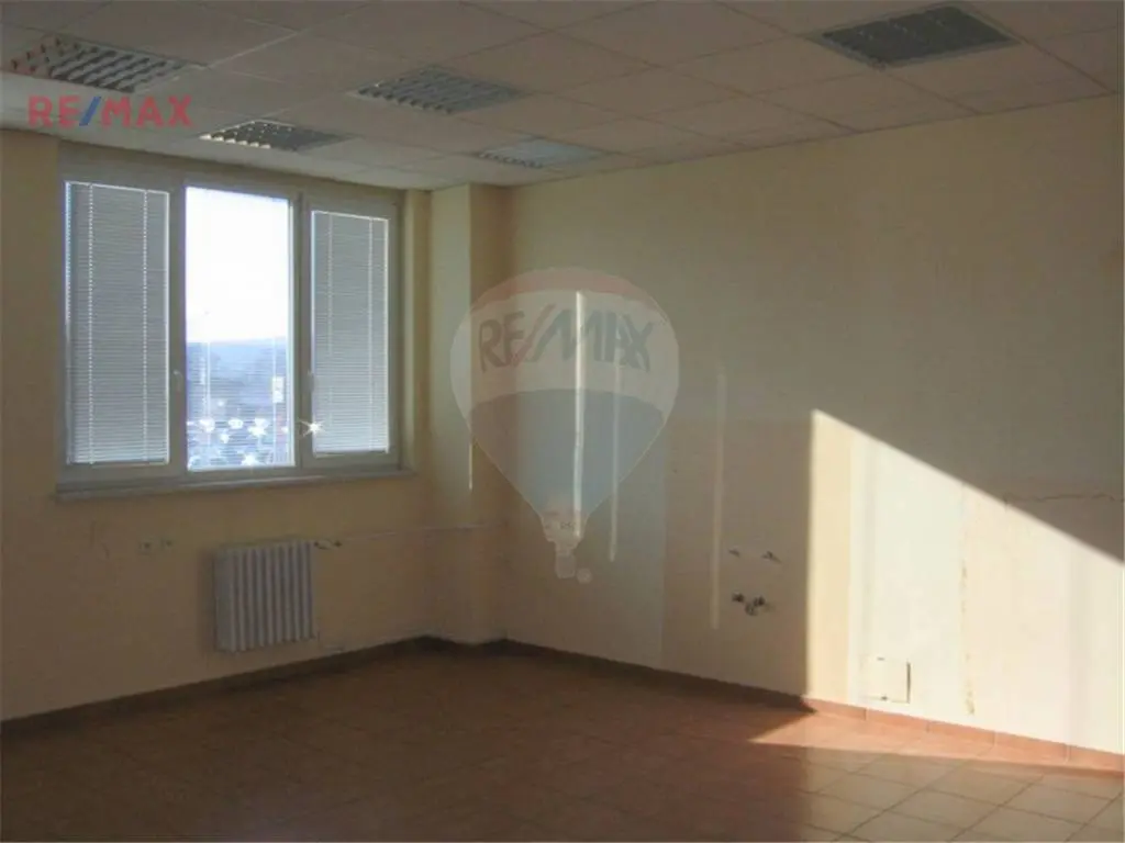 Pronájem komerčního prostoru 290 m², Pod Hájem · Králův Dvůr