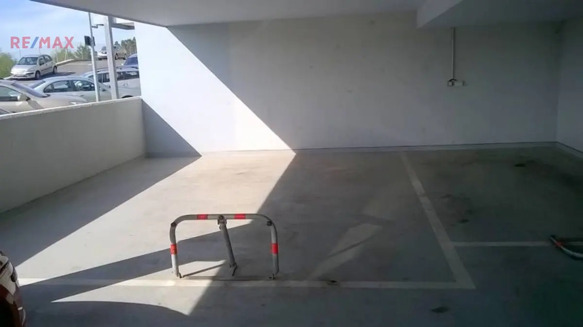 Pronájem garáže 30 m², Na Horizontu · Králův Dvůr
