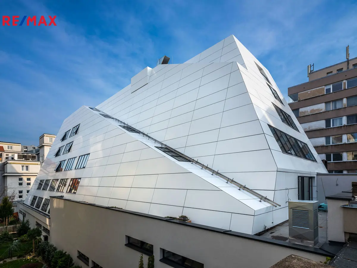 Pronájem komerčního prostoru 198 m², Tusarova · Holešovice