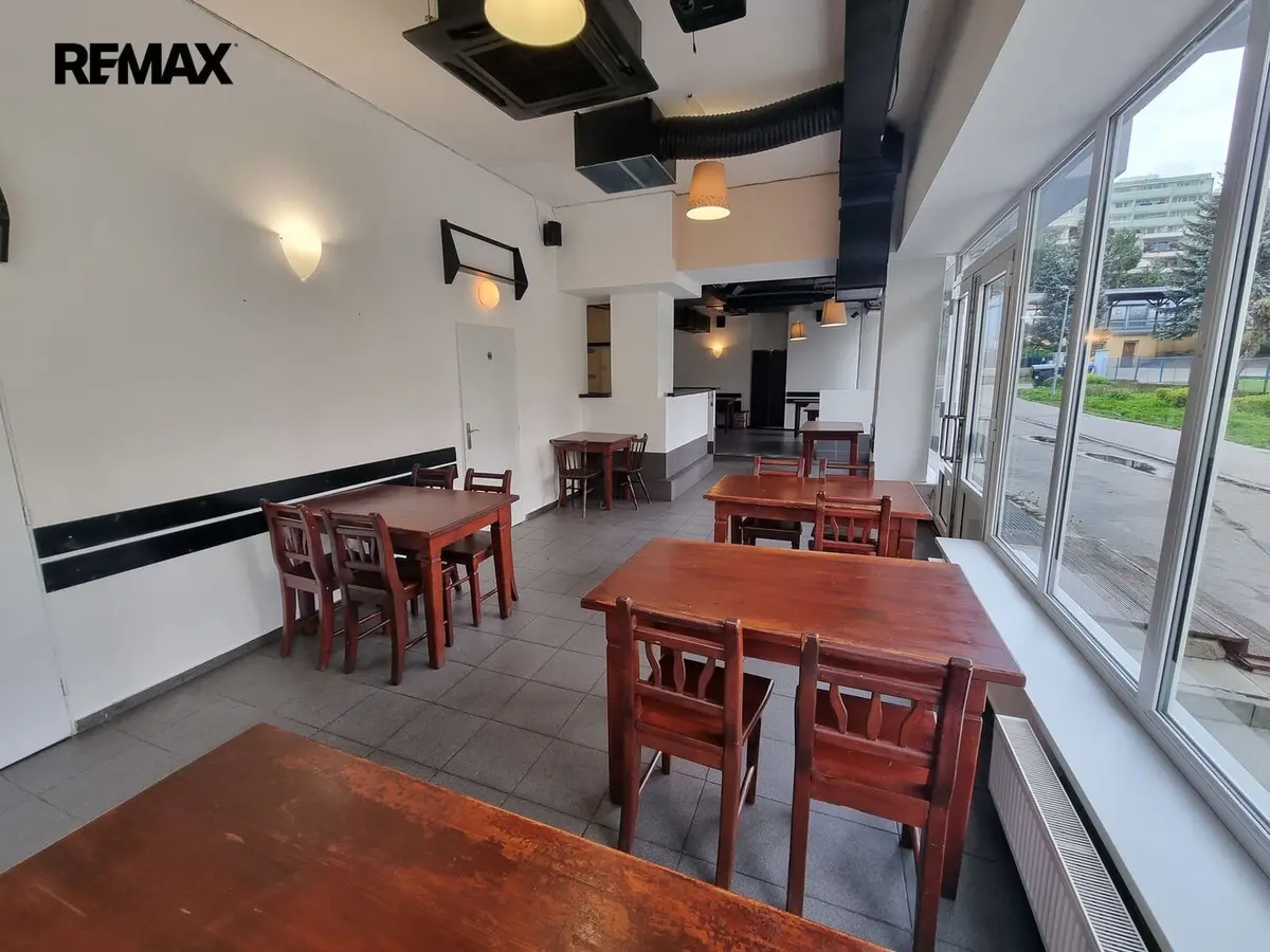 Prodej komerčního prostoru 136 m², Kudrnova · Motol