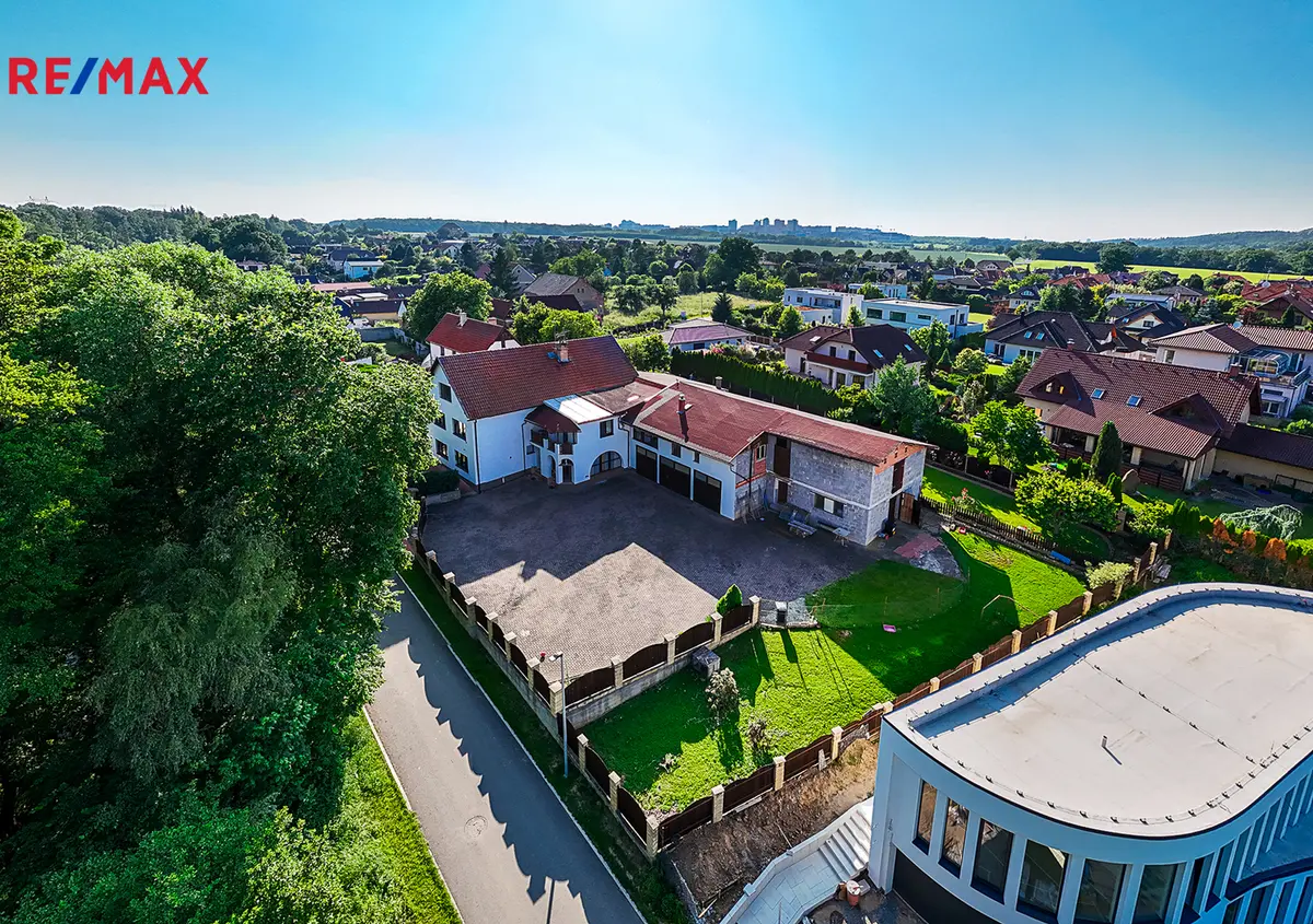 Prodej domu 1000 m², Křeslice