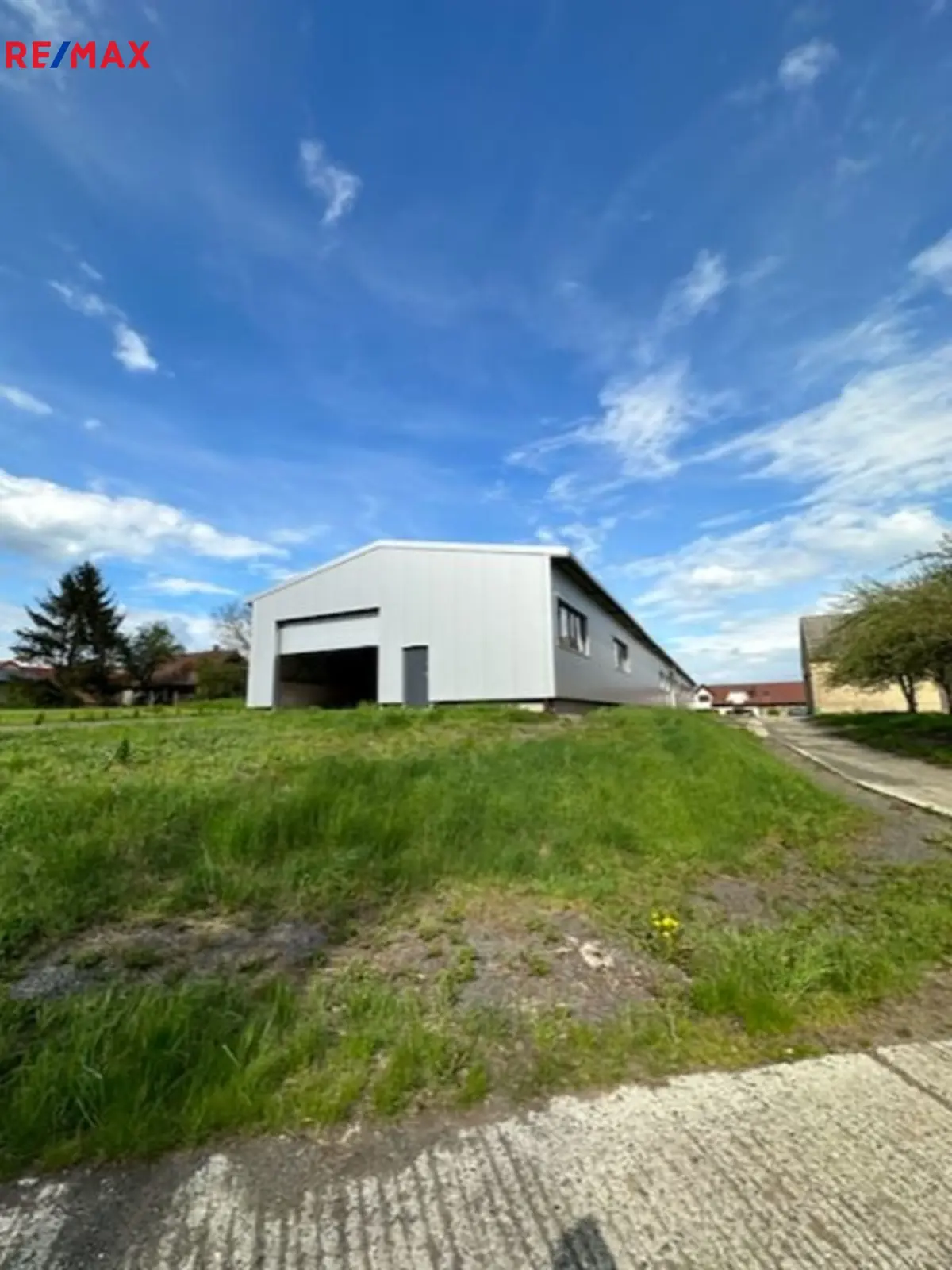 Pronájem komerčního prostoru 12416 m², Snět · okres Benešov