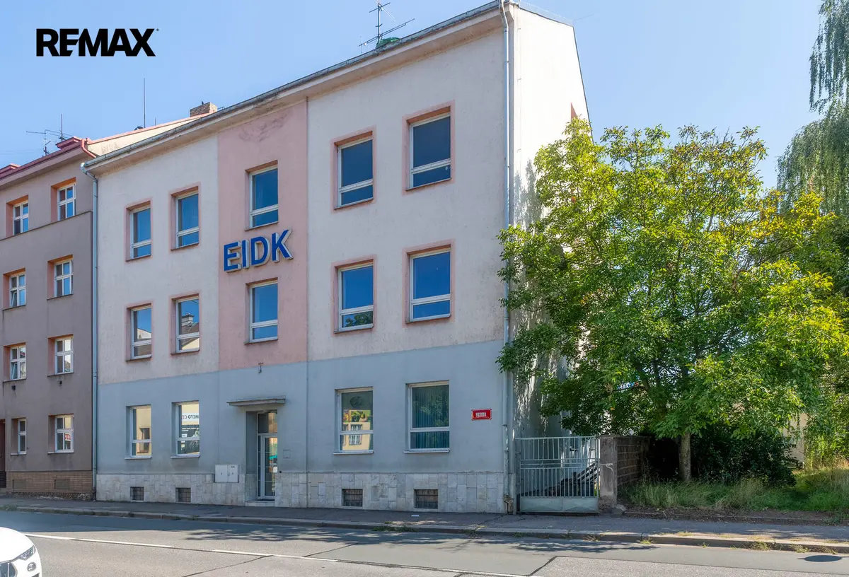 Prodej domu 700 m², Husova · Jaroměř