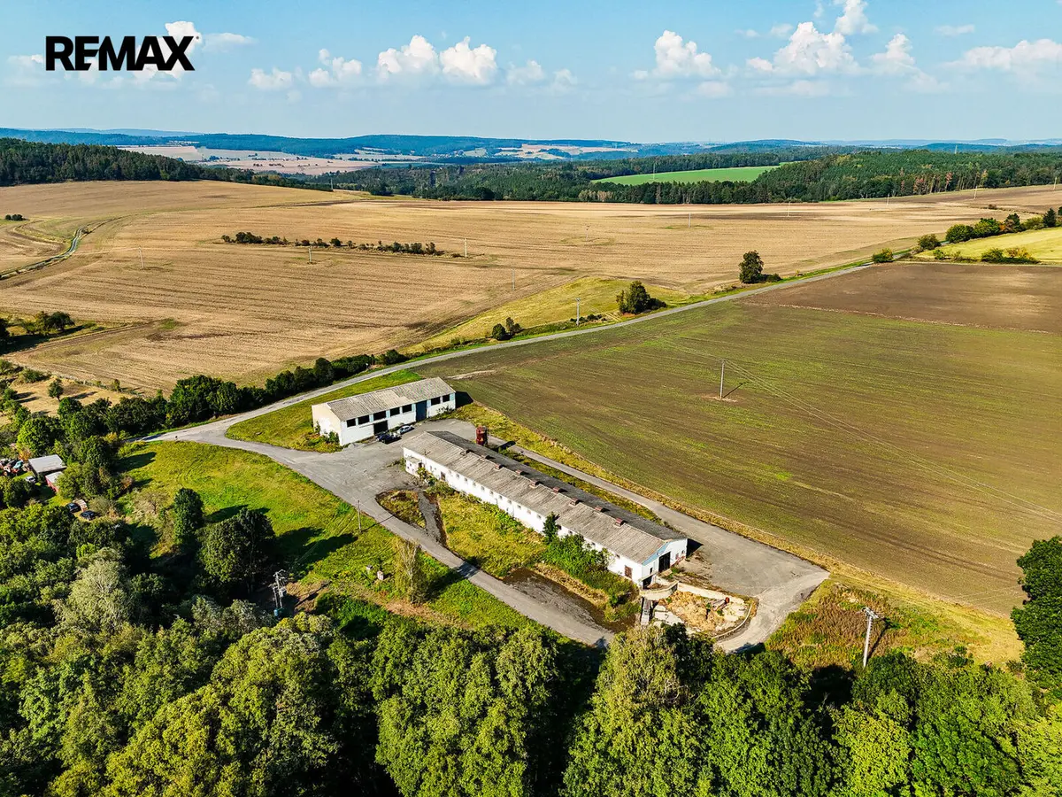 Prodej komerčního prostoru 1377 m², Nové Dvory – část obce Krámy