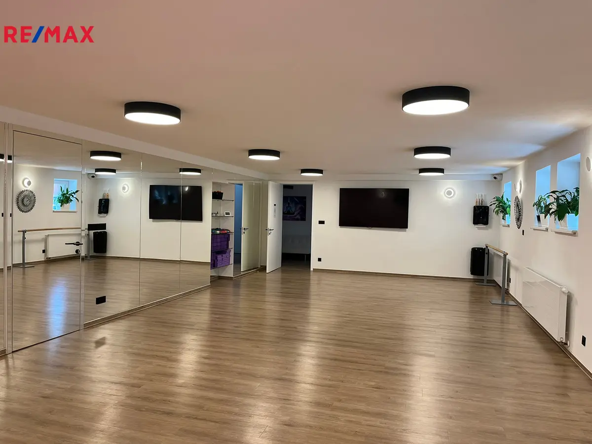 Pronájem komerčního prostoru 192 m², Hlavní · Zubří