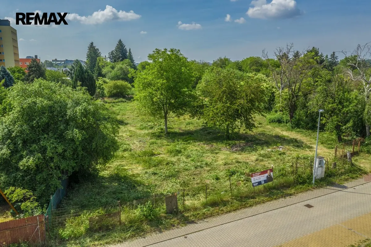 Prodej pozemku 4940 m², Cukrovarská · Čakovice