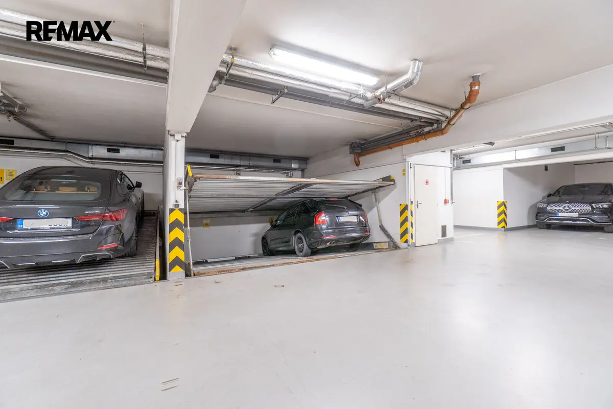 Prodej garáže 12 m², Kašparovo náměstí · Libeň