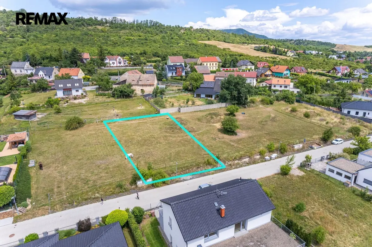 Prodej pozemku 1042 m², Pokratice · Litoměřice