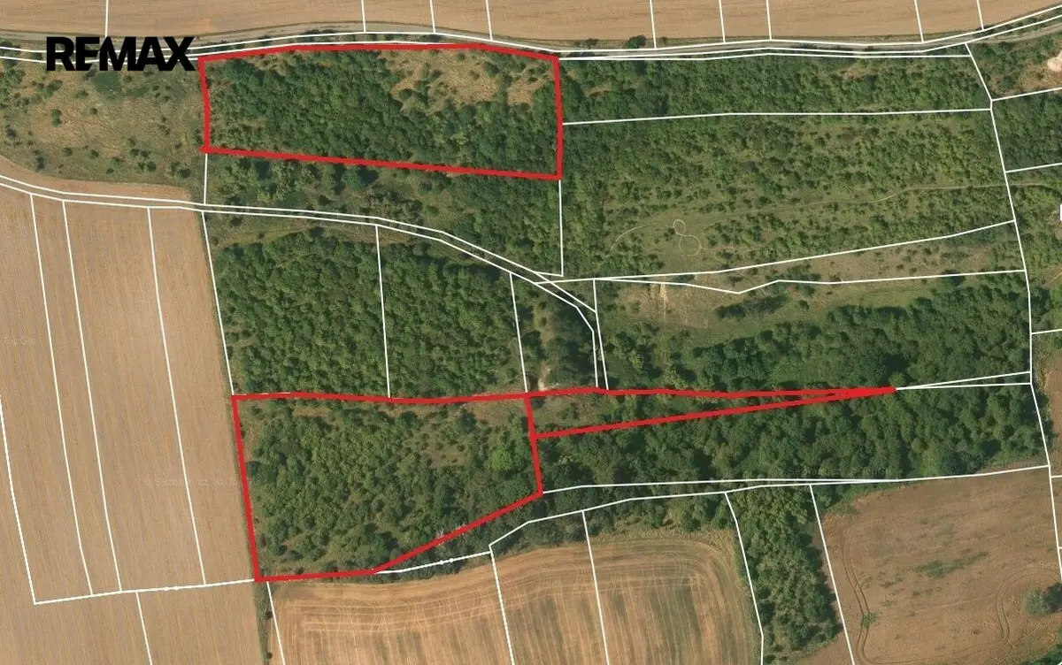 Prodej pozemku 20682 m², Slaný · okres Kladno