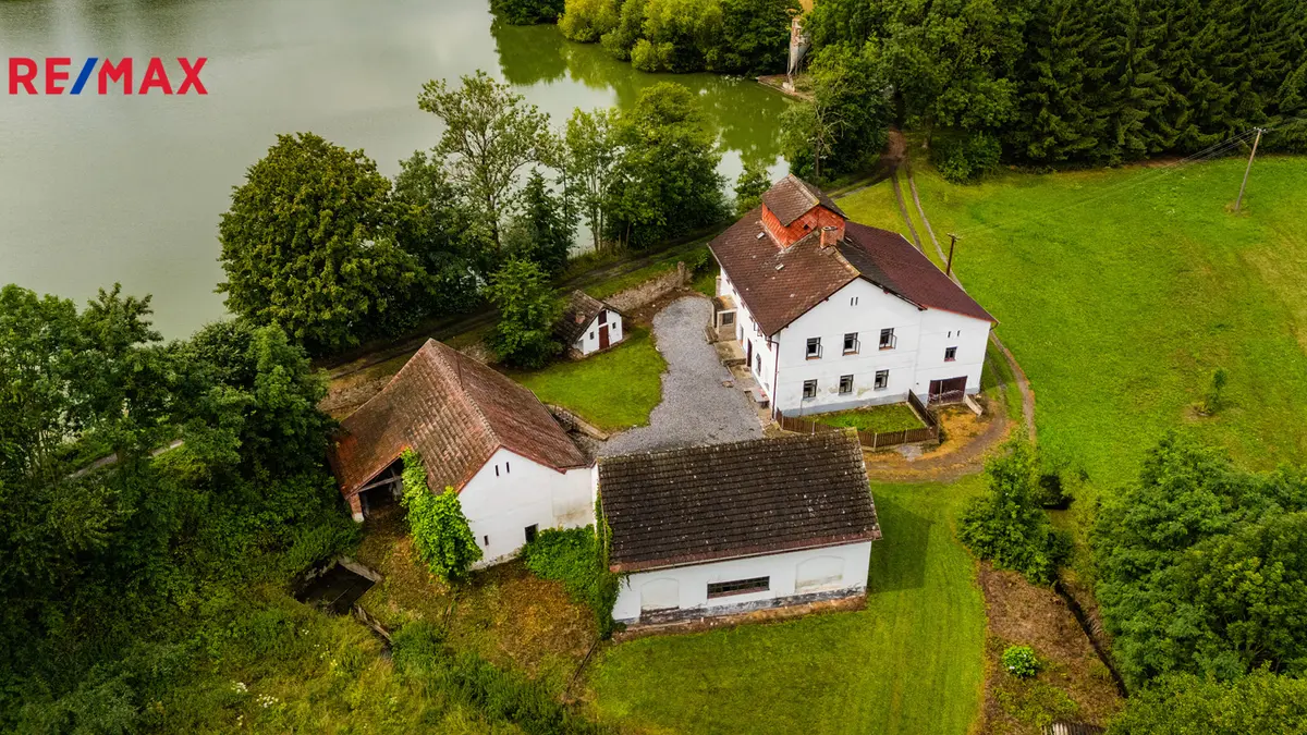 Prodej komerčního prostoru 589 m², K Roháči · Jankov