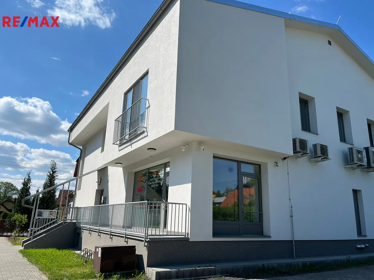 Pronájem komerčního prostoru 398 m², Hlavní · Zubří