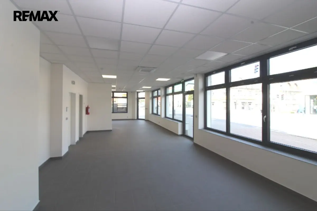 Pronájem komerčního prostoru 147 m², Náchodská · Horní Počernice