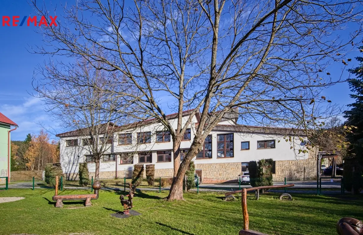 Prodej komerčního prostoru 1770 m², Velké Karlovice · okres Vsetín