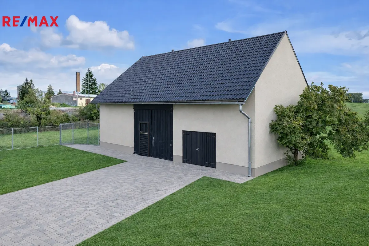 Prodej pozemku 4375 m², Nádražní · Luštěnice