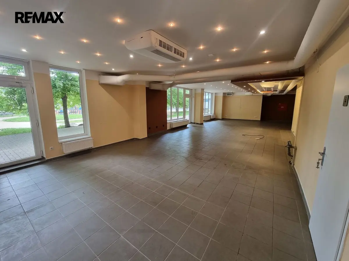 Prodej komerčního prostoru 164 m², Kudrnova · Motol