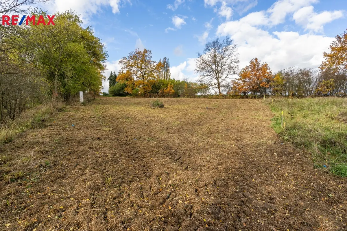 Prodej pozemku 1306 m², Benešov – část obce Úročnice