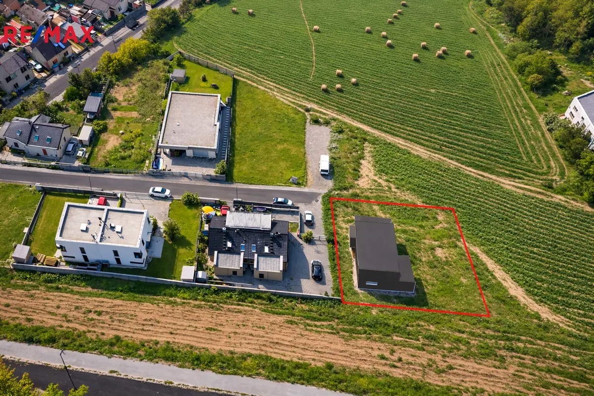 Prodej pozemku 697 m², Horní Počernice