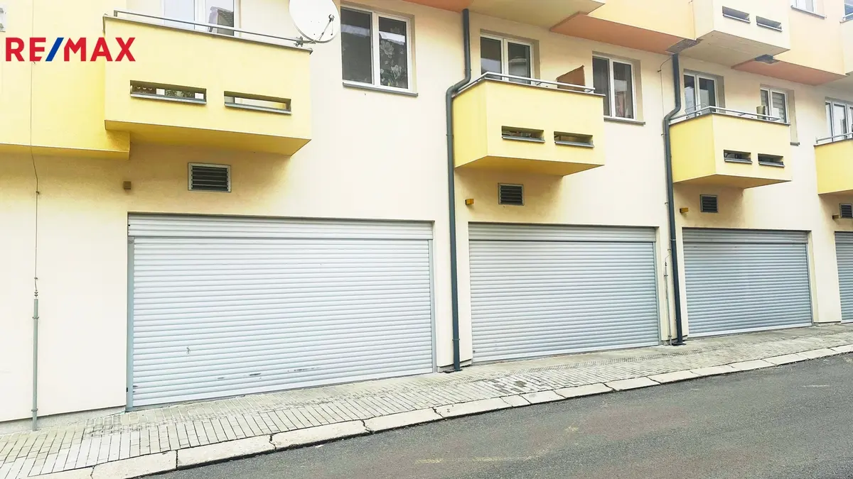 Prodej garáže 21 m², Čapkova · Michle