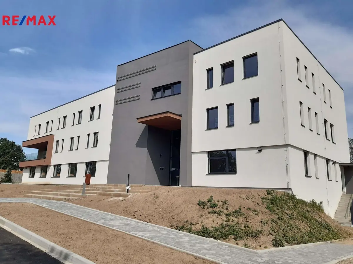 Pronájem komerčního prostoru 23 m², Dolní Měcholupy