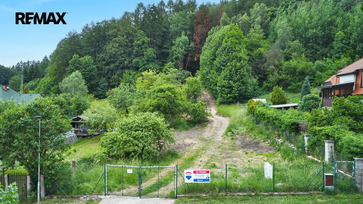 Prodej pozemku 1868 m², Hronov