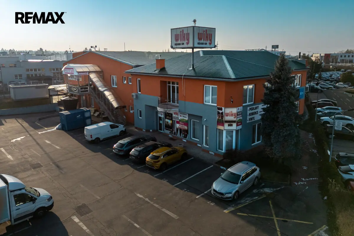Pronájem komerčního prostoru 1088 m², Průhonice