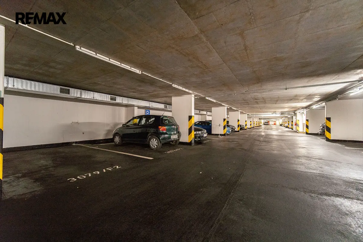 Pronájem garáže 2156 m², Pod Harfou · Vysočany