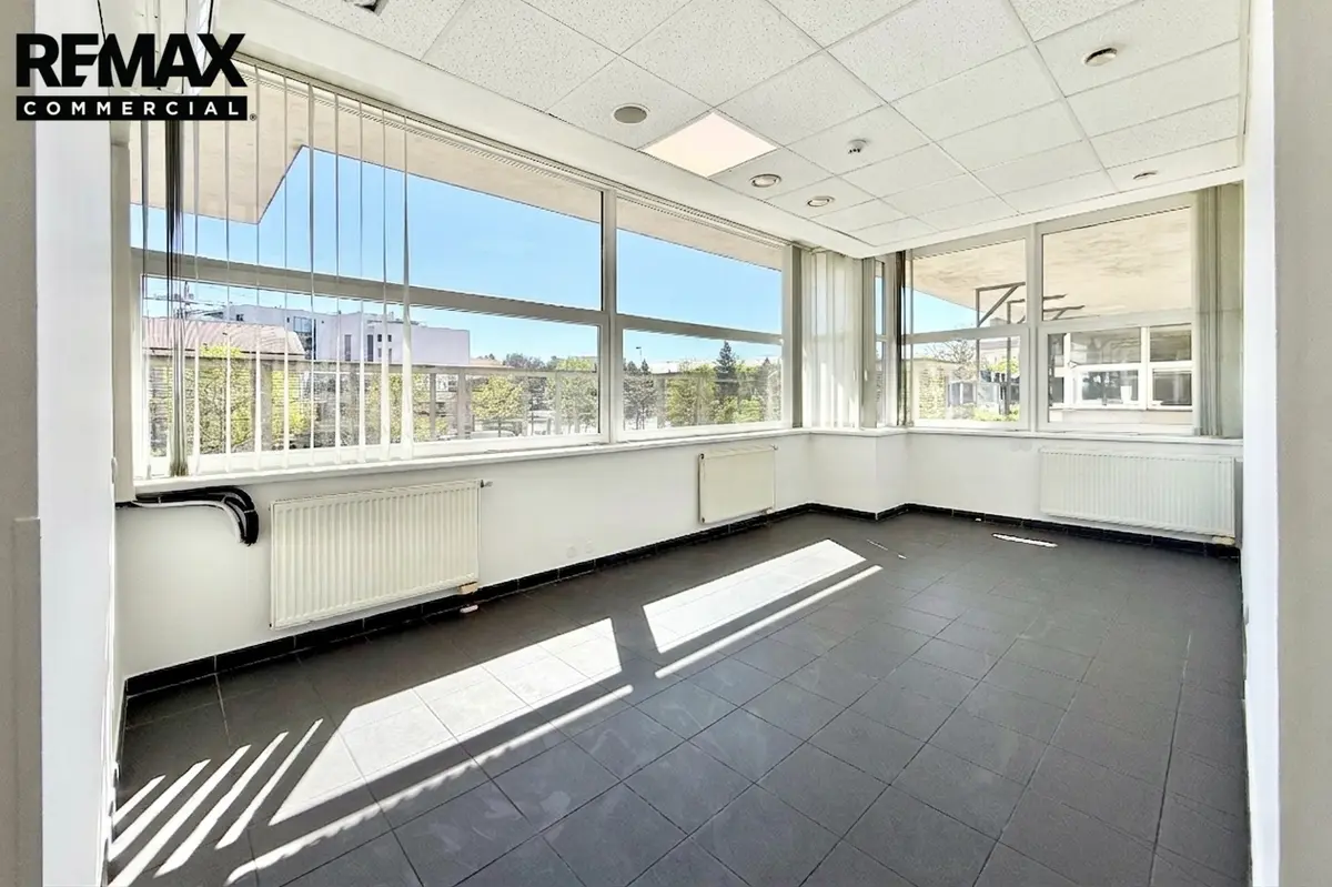 Prodej komerčního prostoru 106 m², Vinohradská · Strašnice
