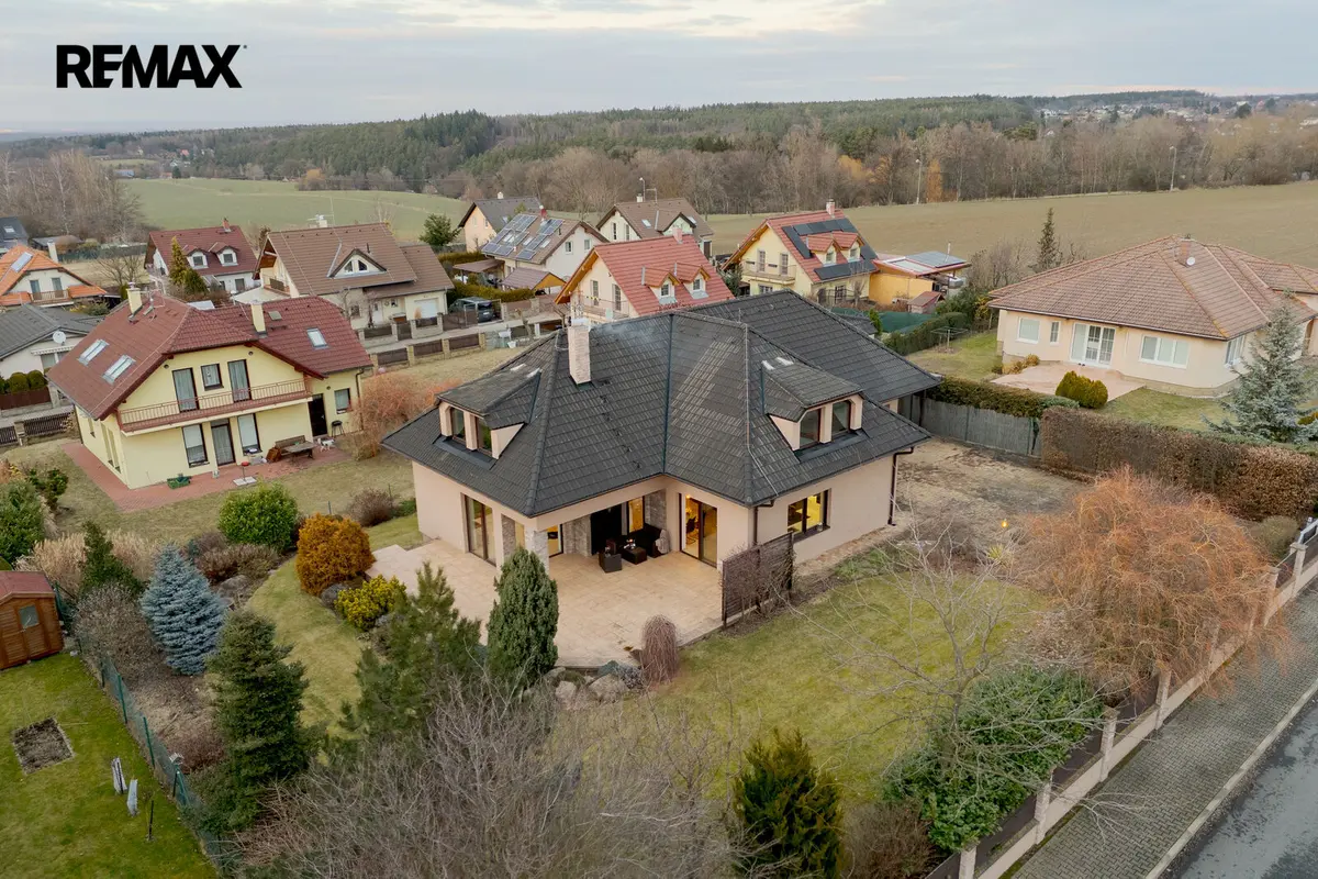 Prodej domu 260 m², Tulipánová · Strašín · Říčany