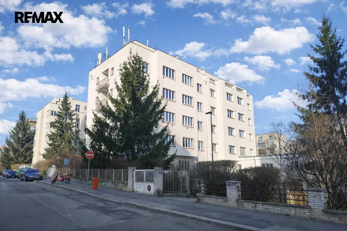 Prodej bytu 1+1 48 m², Nad Kajetánkou · Břevnov