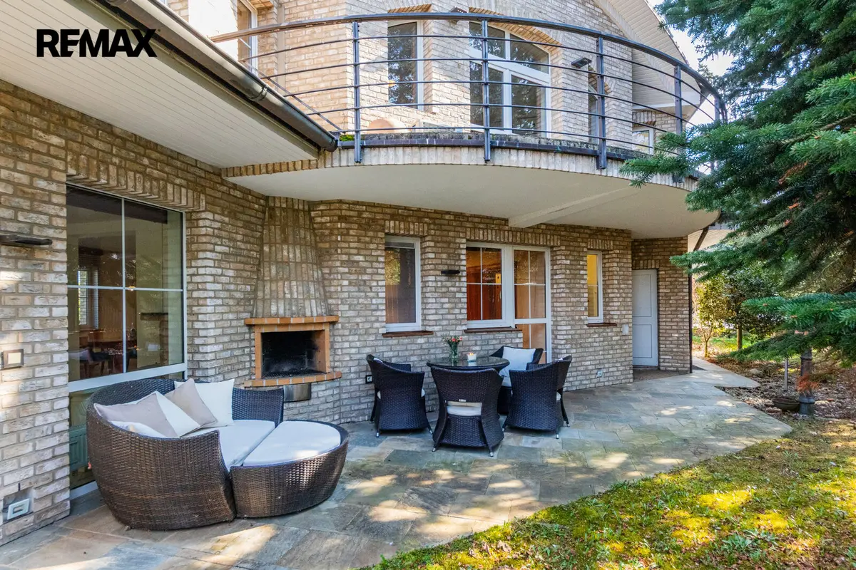 Prodej komerčního prostoru 433 m², Benice