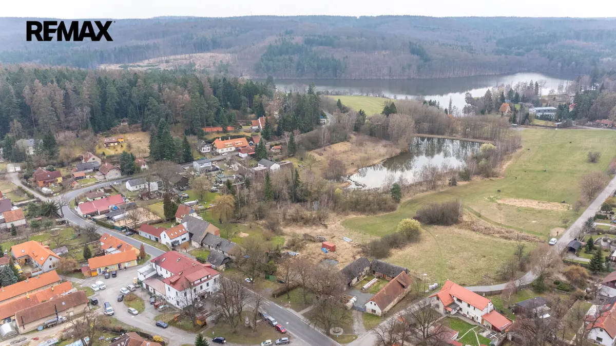 Prodej pozemku 1943 m², Na Návsi · Vyžlovka