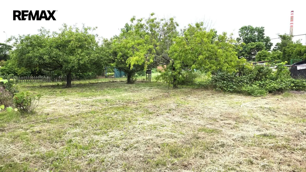 Prodej pozemku 435 m², Mostní · Lobeček · Kralupy nad Vltavou