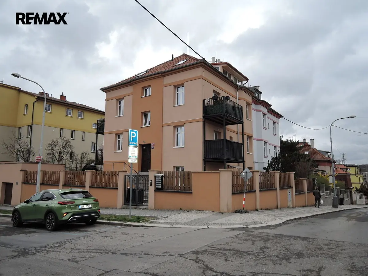 Pronájem bytu 2+kk 38 m², U Malvazinky · Smíchov
