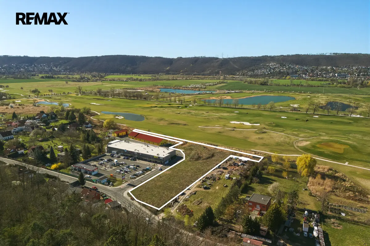 Prodej pozemku 5949 m², Lipence