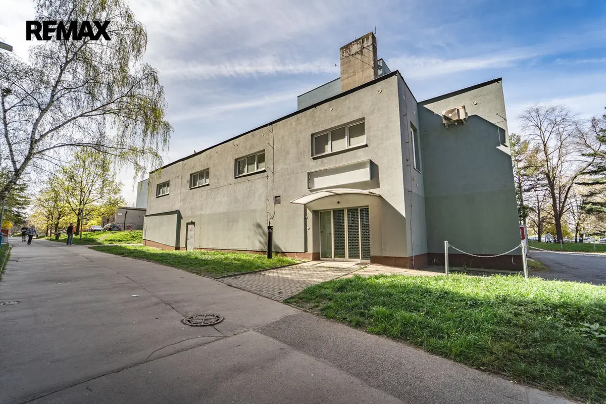 Pronájem komerčního prostoru 661 m², Hviezdoslavova · Háje