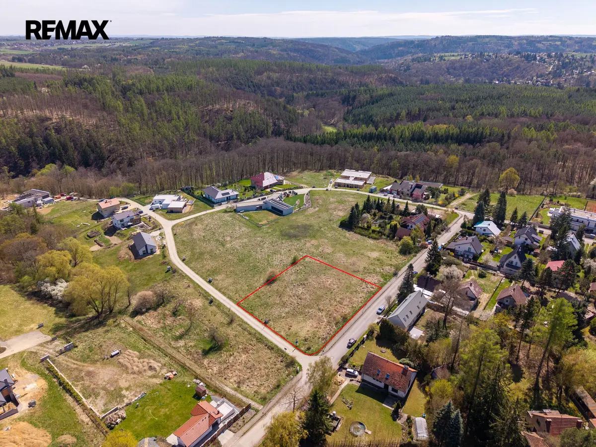 Prodej pozemku 2049 m², Unhošť · okres Kladno