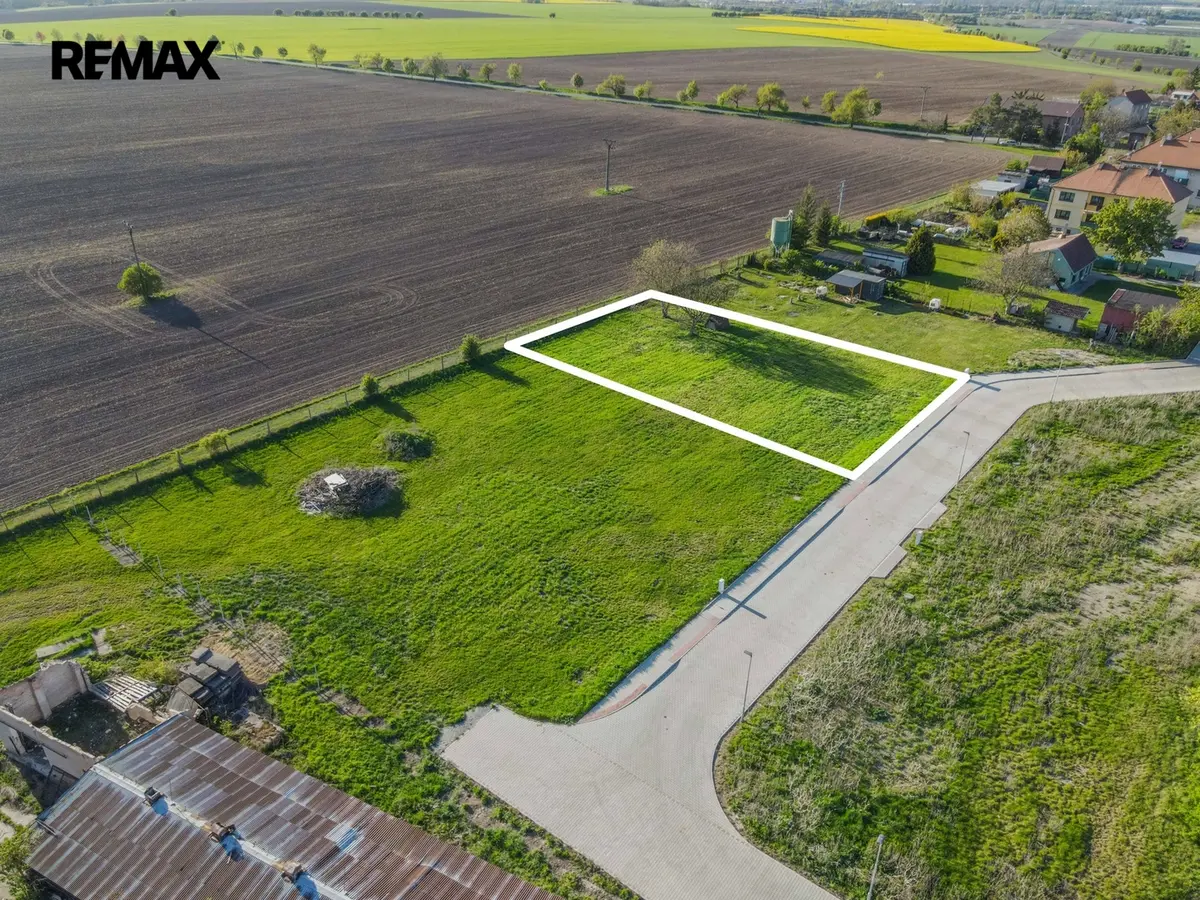 Prodej pozemku 988 m², Vykáň · okres Nymburk