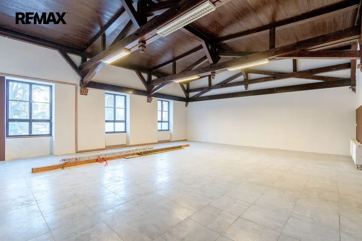 Pronájem komerčního prostoru 356 m², Nádražní · Hronov