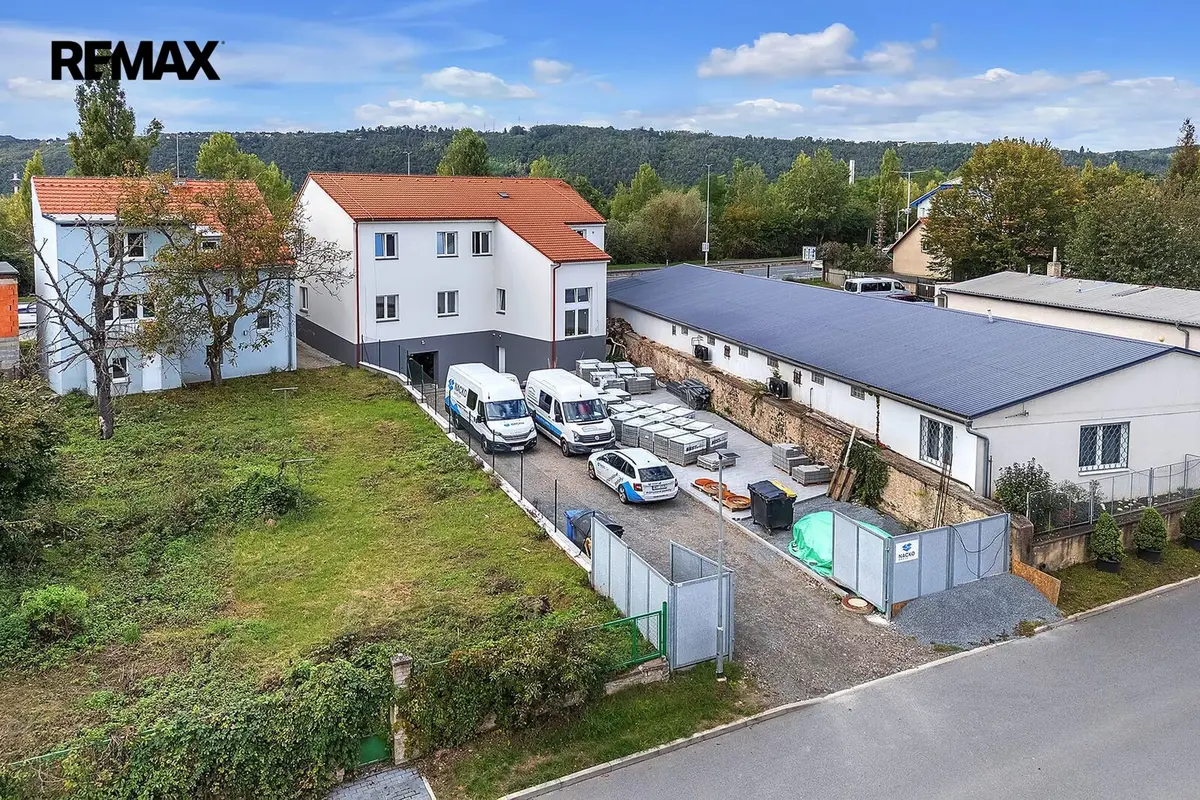 Prodej komerčního prostoru 492 m², Strakonická · Lahovice