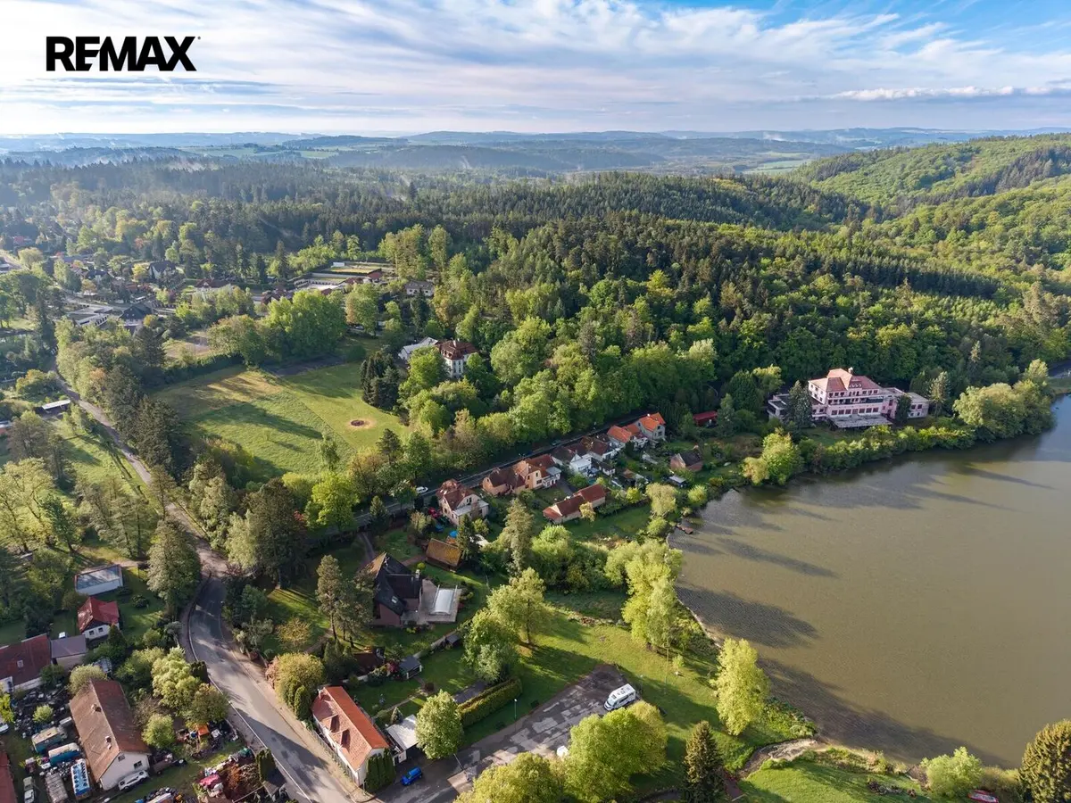 Prodej pozemku 2549 m², Jevany · okres Praha-východ
