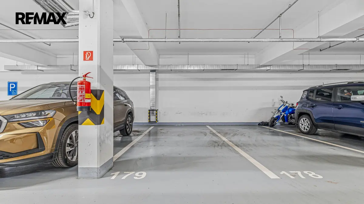 Prodej garáže 15 m², Březenská · Libeň