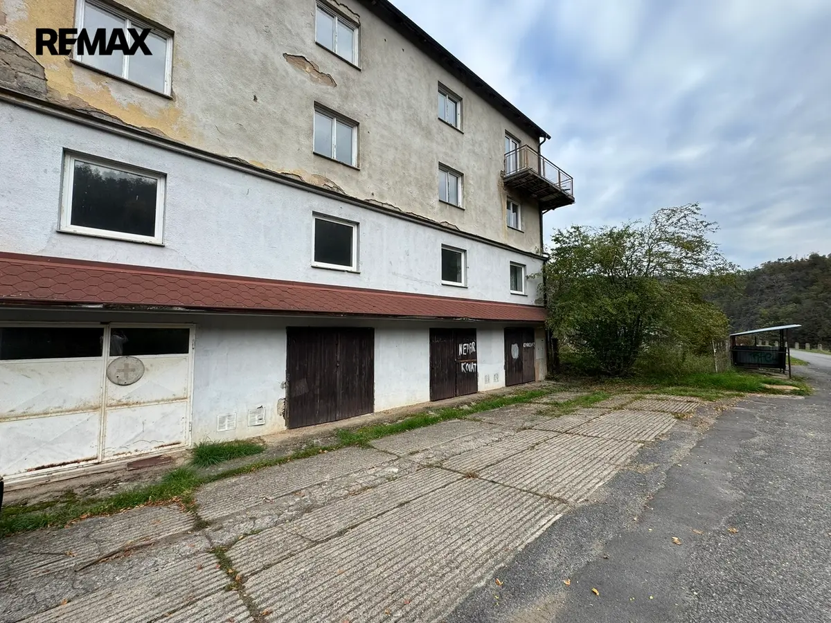 Pronájem garáže 231 m², Solenice · okres Příbram