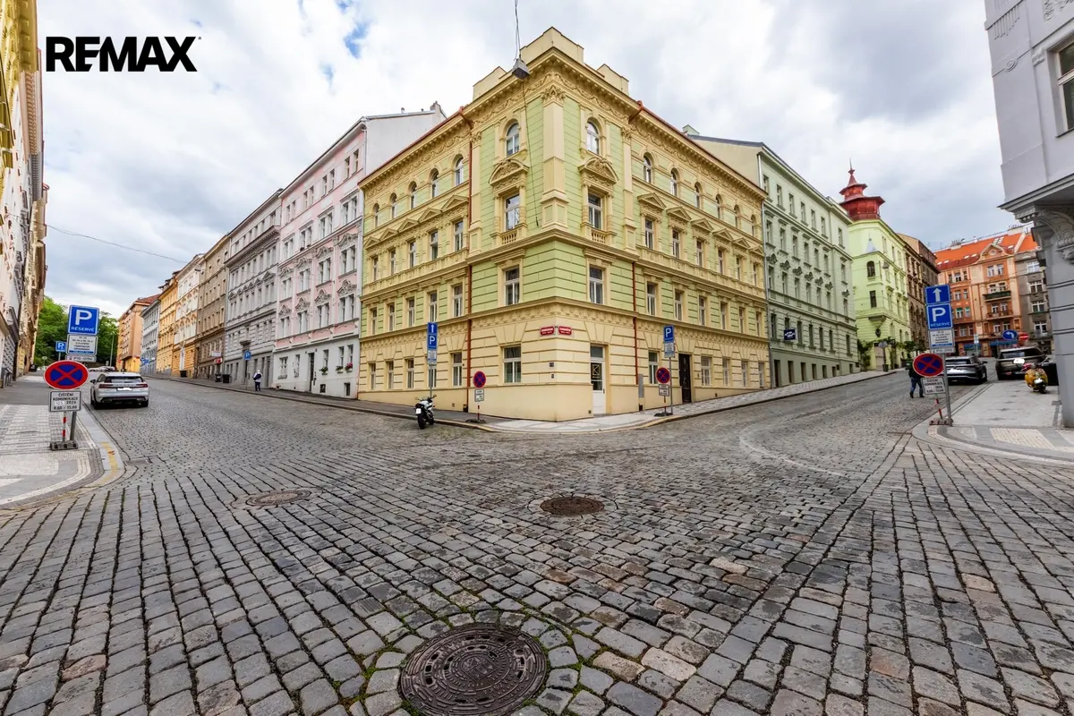Prodej bytu 1+kk 21 m², Černomořská · Vršovice