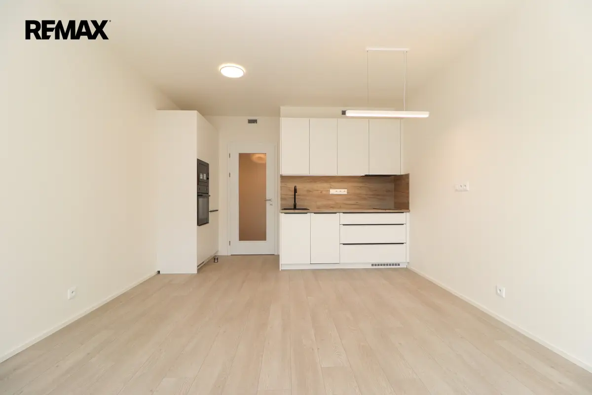 Pronájem bytu 1+kk 35 m², Vysočany